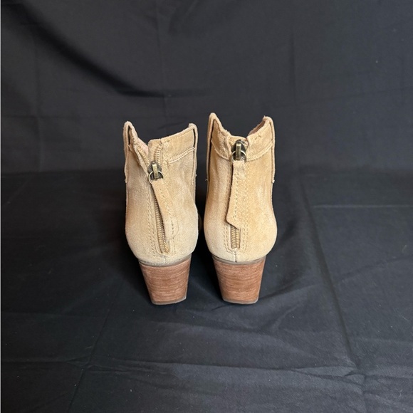 Matisse Arrow, Western Suede Bootie With Almond Toe. - Picture 5 of 8